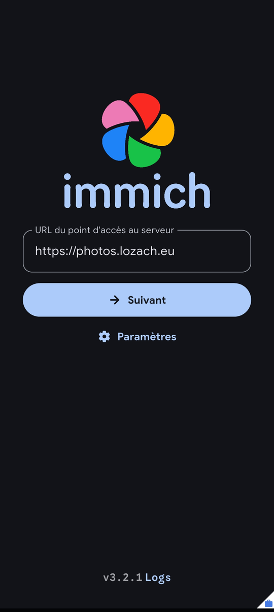 Écran de connexion de l'appli Immich, adresse https://photos.lozach.eu remplie